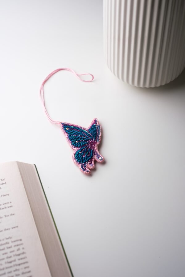 ميدالية مطرّزة - Hand-Embroidered Charm